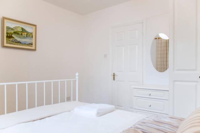 Heart of Kinsale room 5